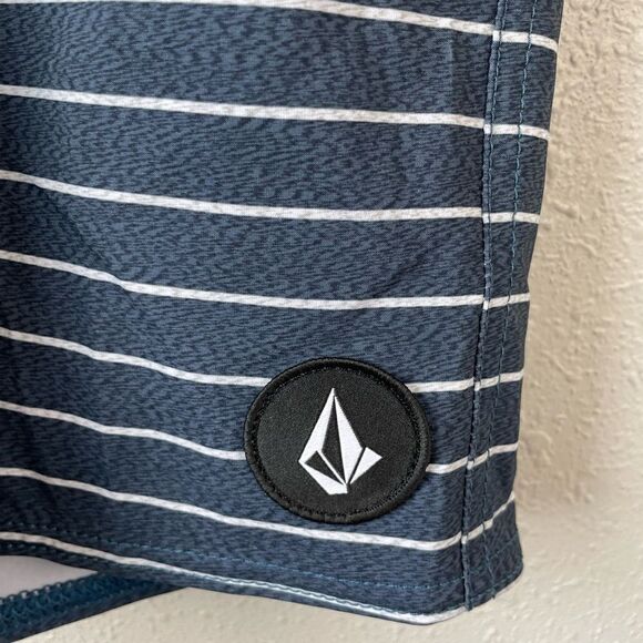 NWT Volcom Modtech Swim Trunks Size 31 - Picture 3 of 6